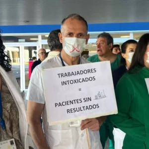 Mascarillas que protegen del amianto en los laboratorios del Hospital de Toledo: "Si no pasa nada, que lo certifiquen"