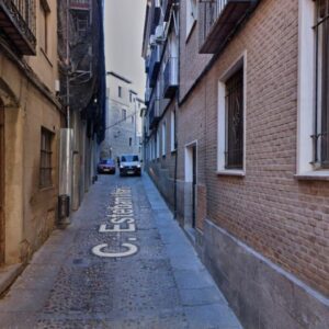 La calle Esteban Illán de Toledo, ubicada en el Casco Histórico, se cortará al tráfico hasta el viernes 17 de octubre para reparar el pavimento