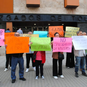 La vecindad de Río Yedra insiste en negociar con Gicaman: "Desahuciar a familias vulnerables no soluciona nada"