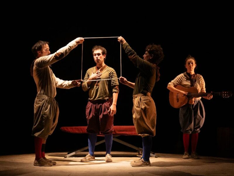 Acrobacias, humor y ritmo imparable traen el Siglo de Oro al corazón del Teatro de Rojas