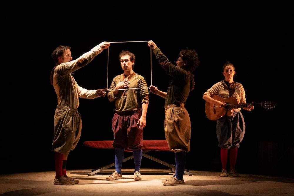 Acrobacias, humor y ritmo imparable traen el Siglo de Oro al corazón del Teatro de Rojas