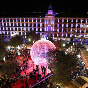 GALERÍA | La iluminación navideña se enciende en Toledo antes que nunca en un acto con la participación de Afanion