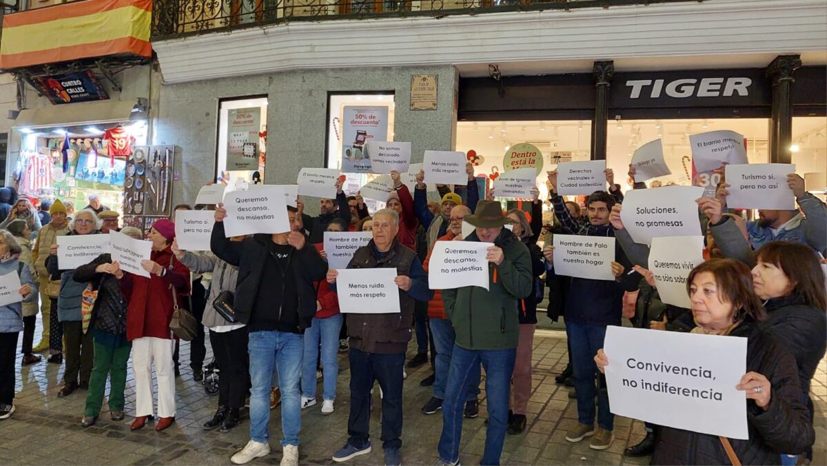 Una nueva protesta vecinal en las Cuatro Calles de Toledo para reclamar garantías de acceso a viviendas y garajes: "Es de derecho"