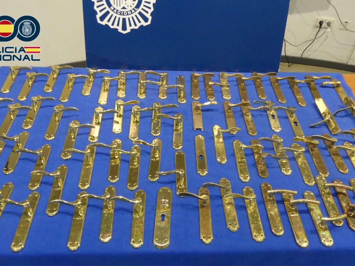 La Policía Nacional recupera más de cien manillas de puertas sustraídas en Talavera de la Reina