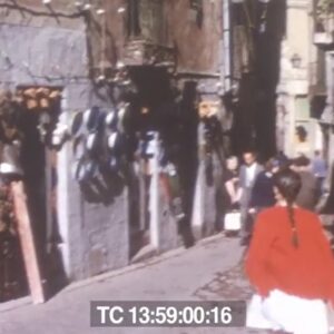 Un Seat 600 por Tornerías o el patio del Alcázar sin reconstruir, en una "rara filmación a todo color" de Toledo en los años 40 y 60