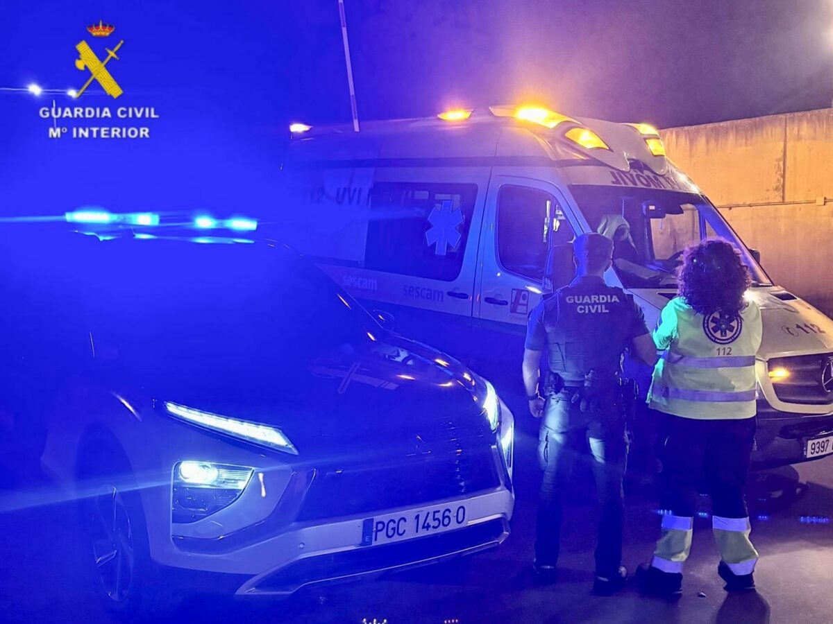 La Guardia Civil rescata a una pareja atrapada por el fuego de un incendio en un bloque de viviendas de Illescas