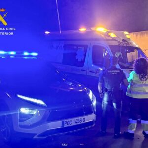 La Guardia Civil rescata a una pareja atrapada por el fuego de un incendio en un bloque de viviendas de Illescas