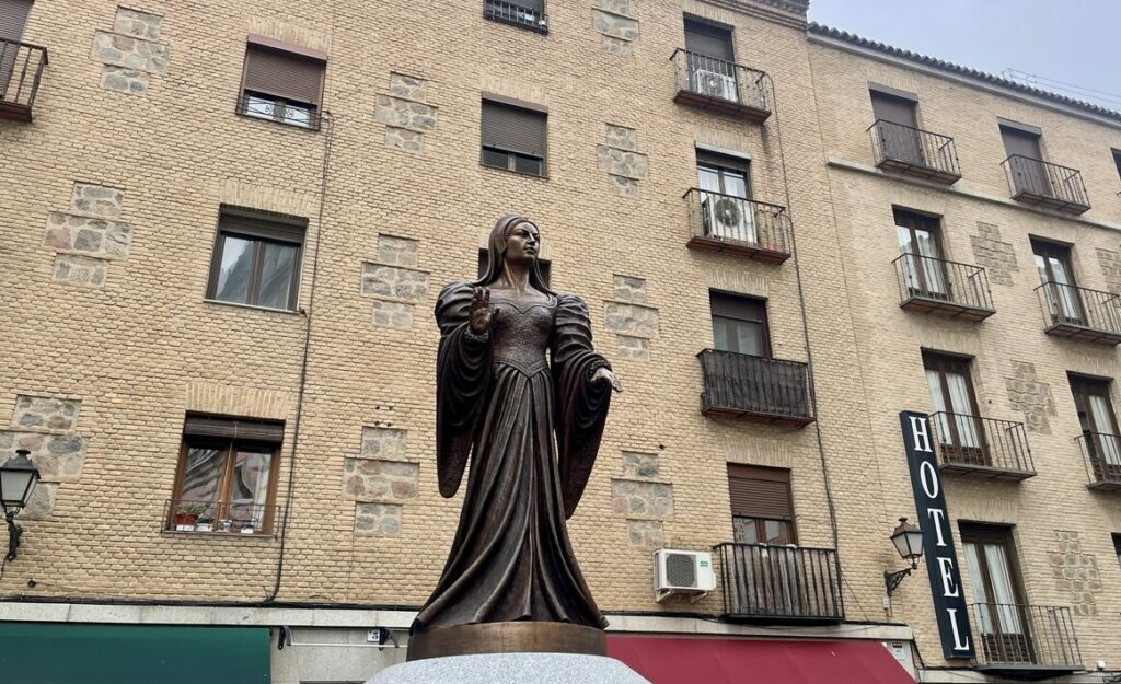 María Pacheco ya tiene su escultura en Toledo para reivindicar la historia comunera y la de Castilla-La Mancha