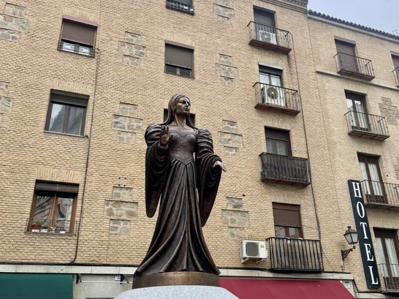 María Pacheco ya tiene su escultura en Toledo para reivindicar la historia comunera y la de Castilla-La Mancha