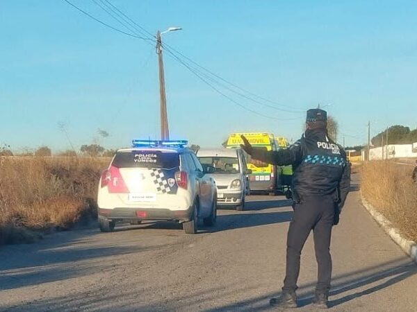Dos niños y una mujer son atropellados por un turismo en una calle de Yuncos que no dispone de acera