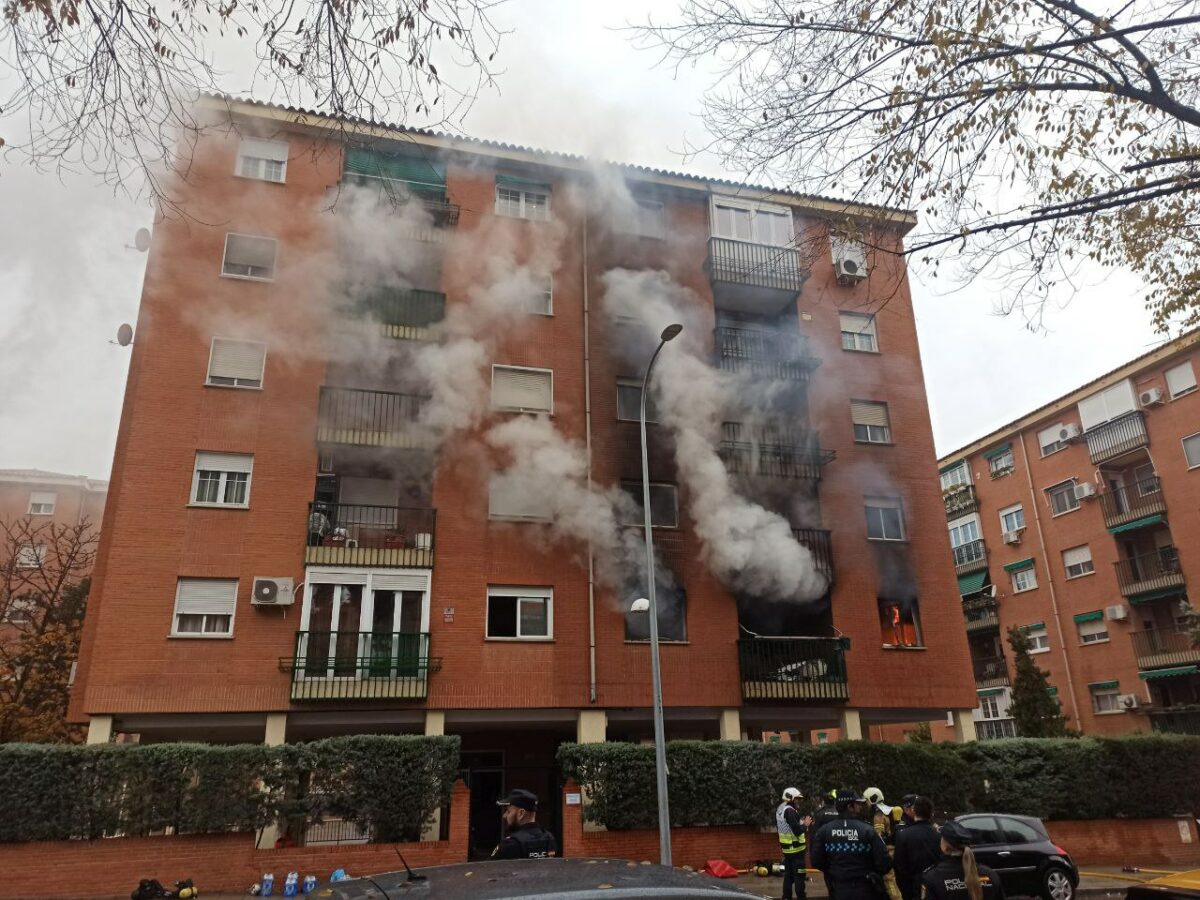 Una explosión provoca un incendio en un edificio residencial de Buenavista que deja varios heridos y evacuados
